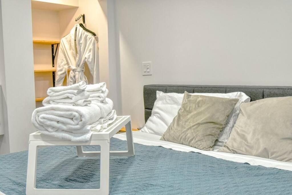 The Ox + Bow Apartment Portage la Prairie Bagian luar foto
