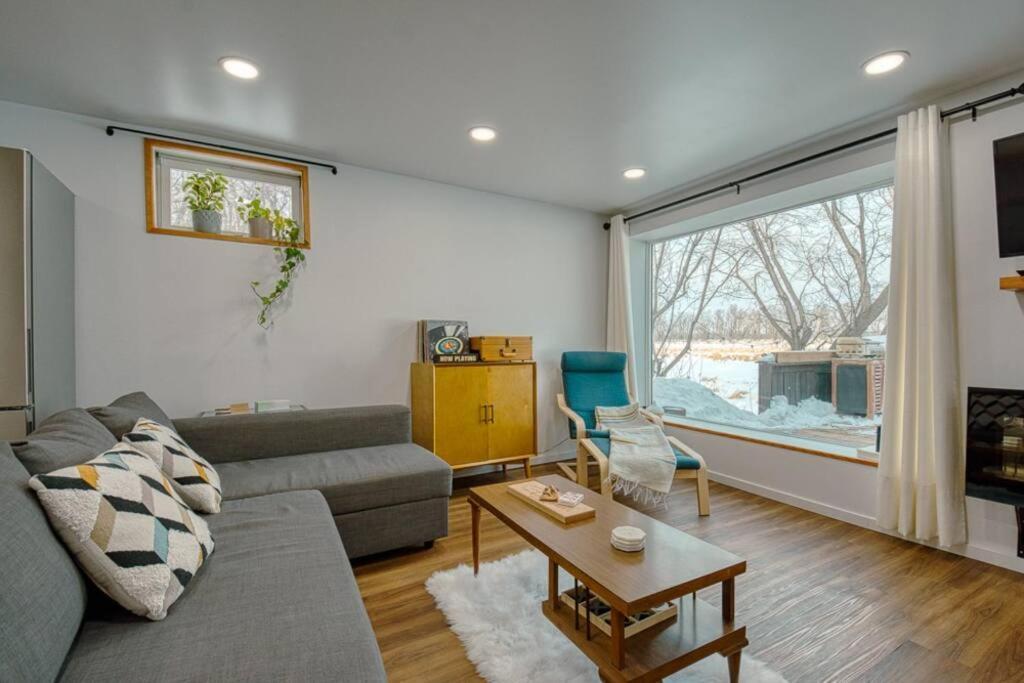 The Ox + Bow Apartment Portage la Prairie Bagian luar foto